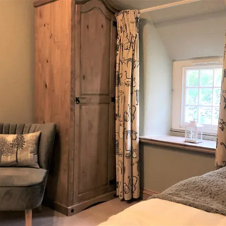 Coed Y Berclas Cottage, Private Orchard With Stunning Views Llandegfan Exterior photo