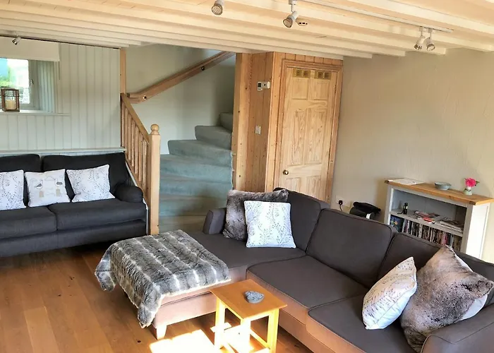 Coed Y Berclas Cottage, Private Orchard With Stunning Views