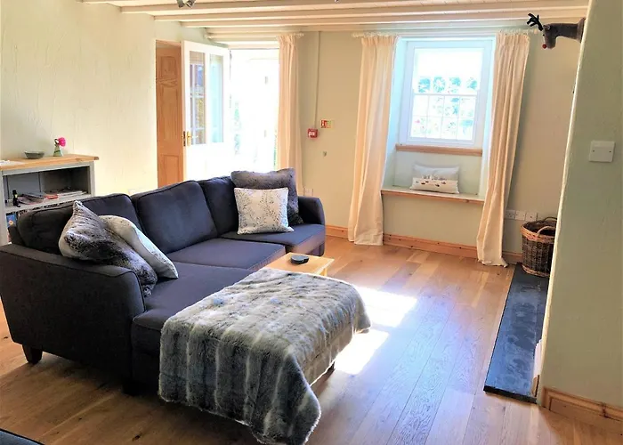 Coed Y Berclas Cottage, Private Orchard With Stunning Views