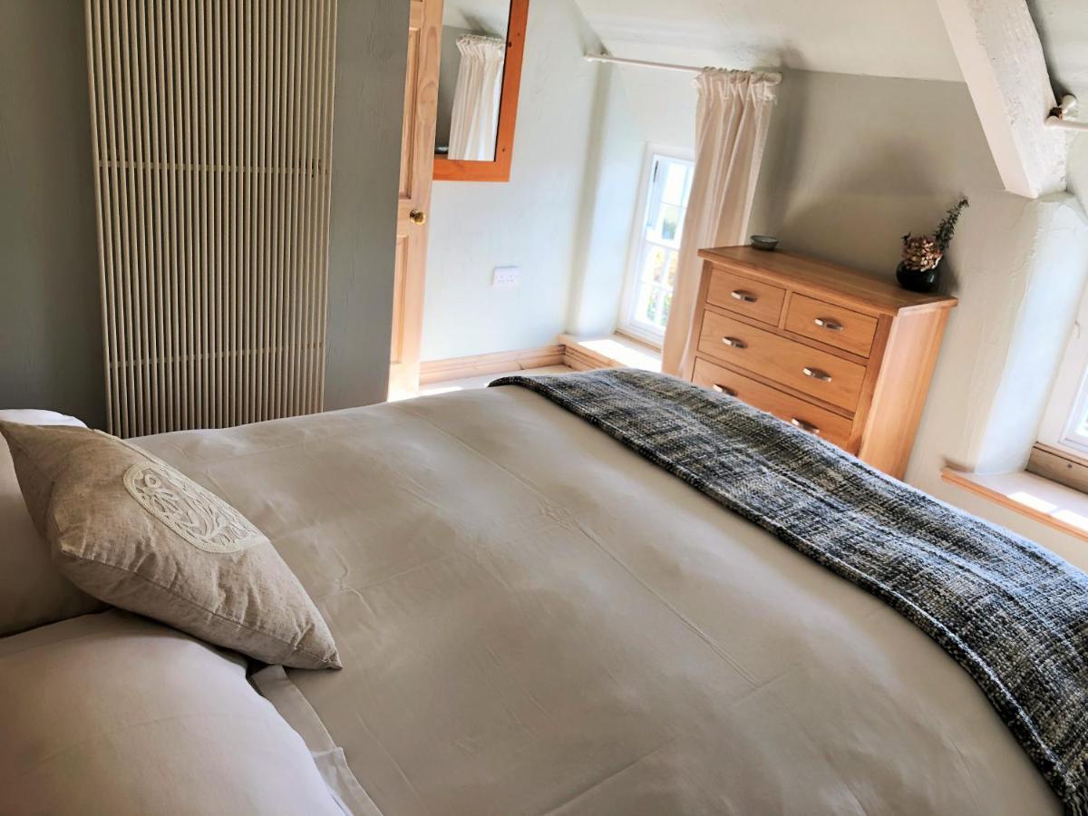Coed Y Berclas Cottage, Private Orchard With Stunning Views *