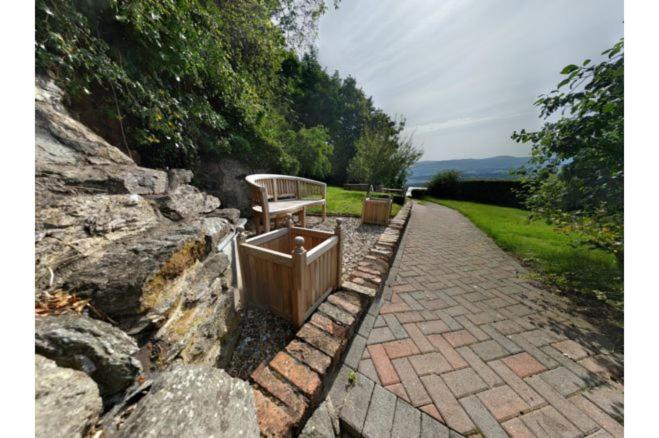 Coed Y Berclas Cottage, Private Orchard With Stunning Views Llandegfan